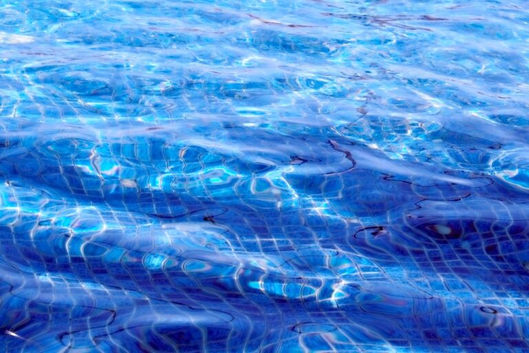 Various Types of Swimming Pools: Skimmer, Overflow, and Infinity Pools Dubai
