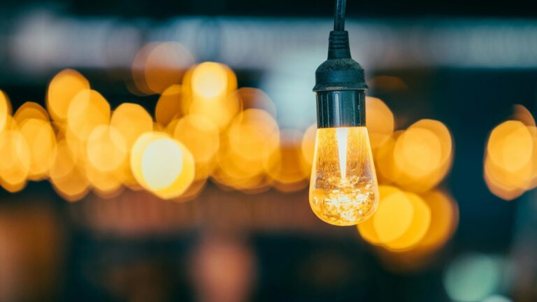 How to Design Landscape Lighting for Glowing Outdoors in Dubai