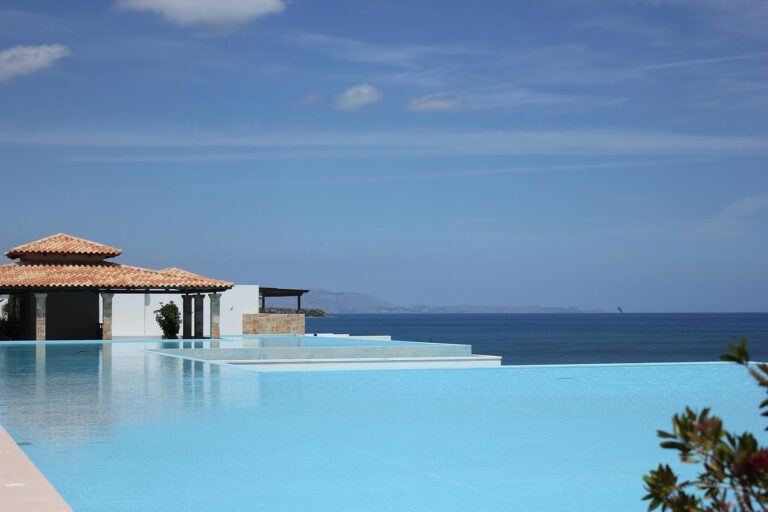 How to test your swimming pool water? A Guide for Dubai Villa Owners