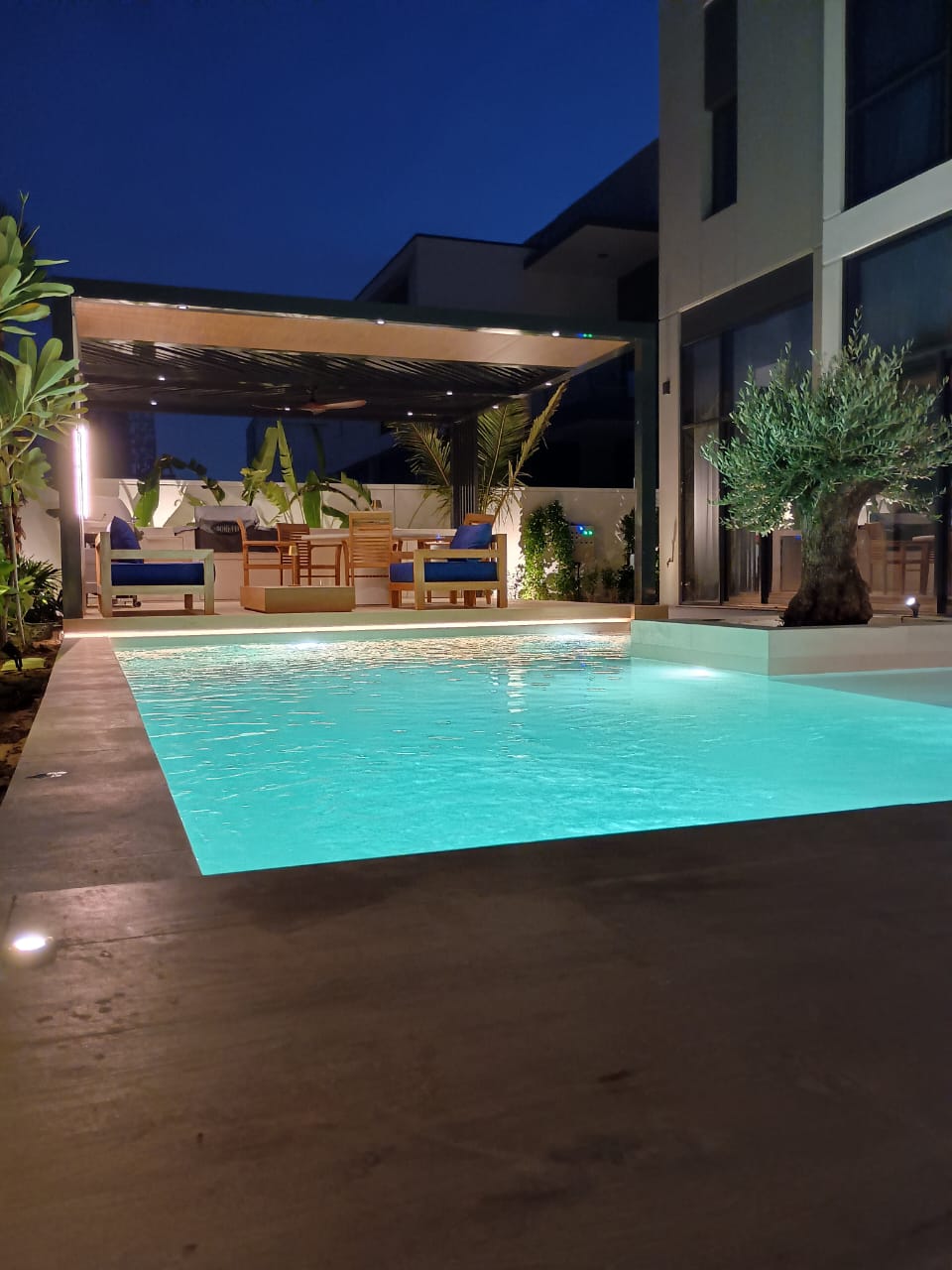 new pool builder dubai