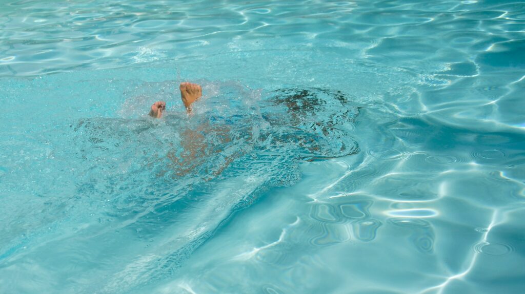 swimming pool cleaning services in dubai